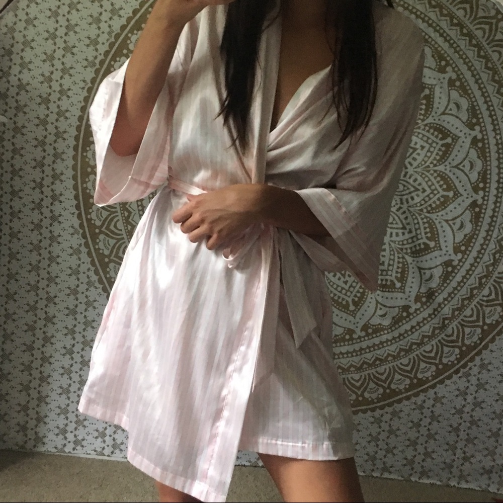 Victoria’s Secret M/L pink & white pinstripe robe